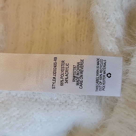 𝅺LOVE ALWAYS white off the shoulder dress.  Form fitting size Large - Picture 7 of 8